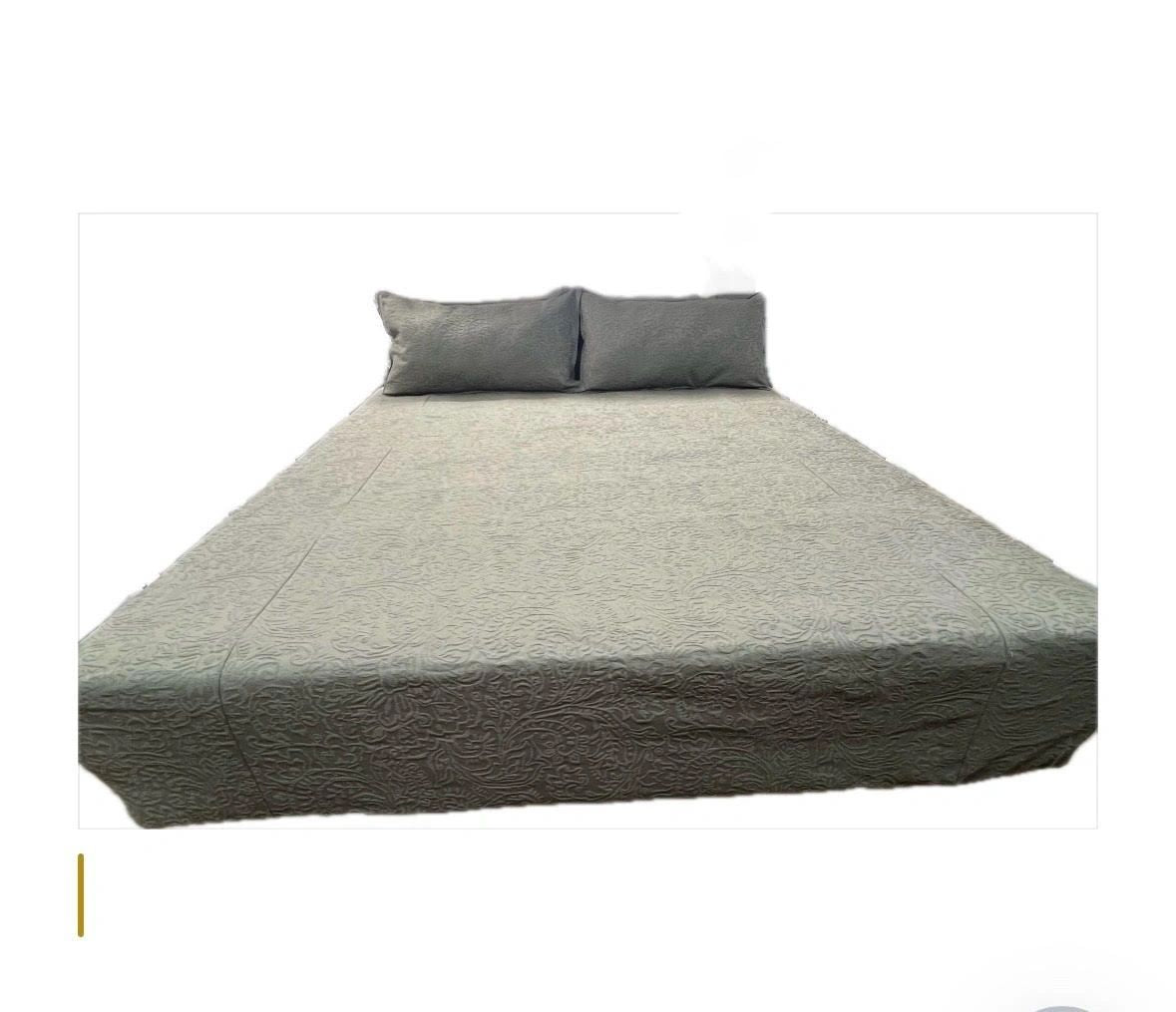 Olive Branch Bedspread + 2 Pillow Shams