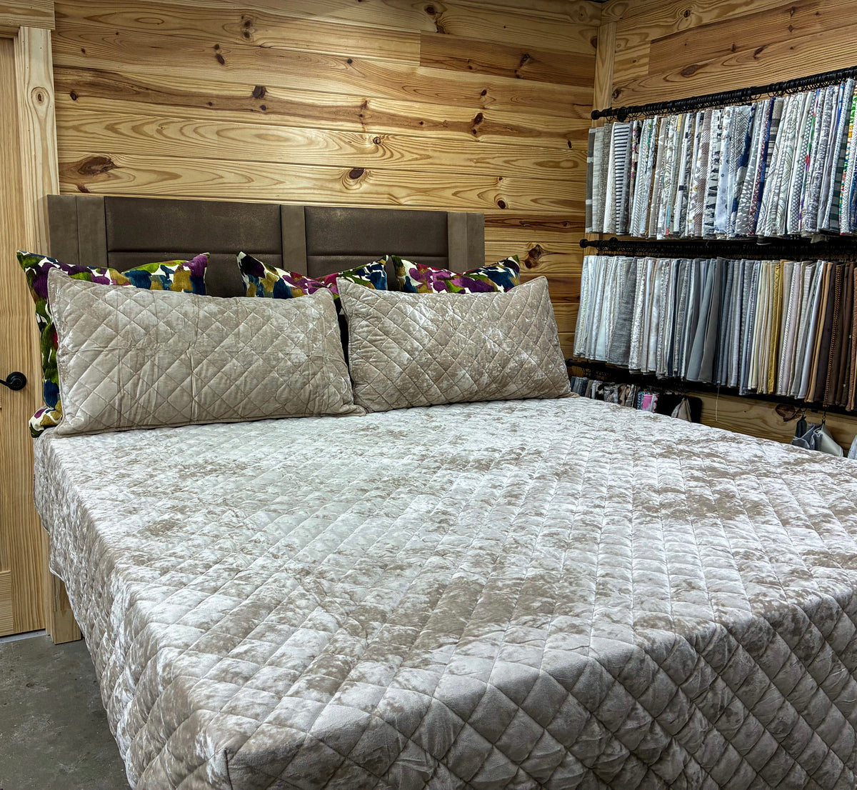 Luxurious Velvet Quilt - RV Fitted or Residential Corners - King and Queen - Washable