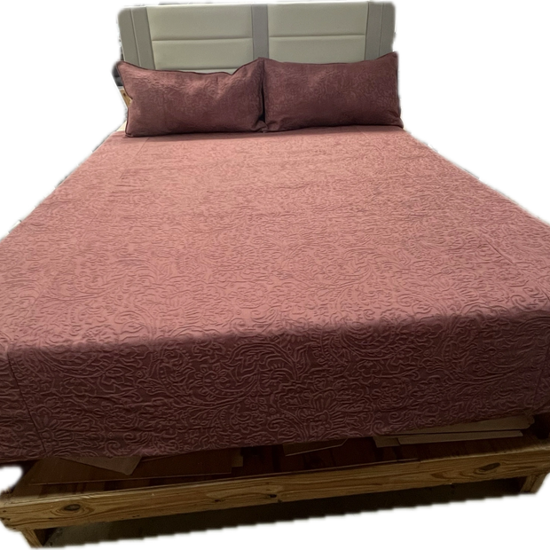 Starkville Bedspread + 2 Pillow Shams