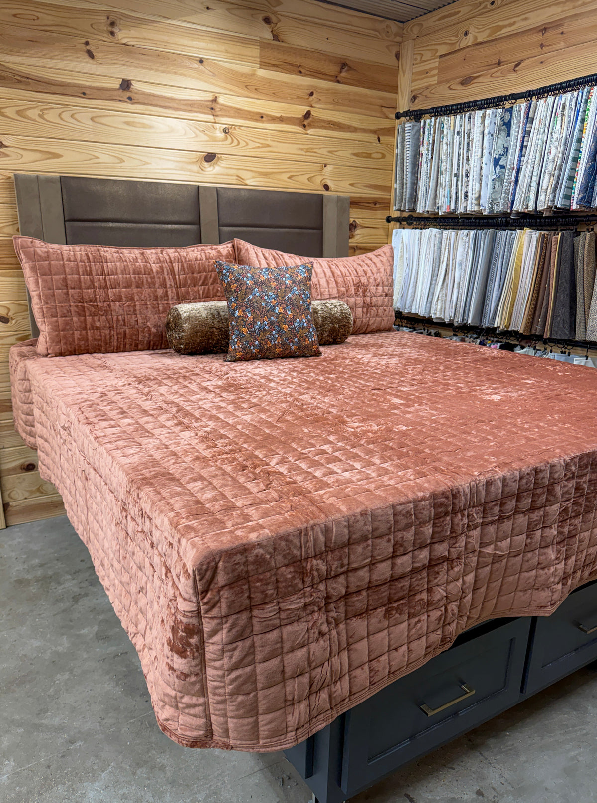 Luxurious Velvet Quilt - RV Fitted or Residential Corners - King and Queen - Washable