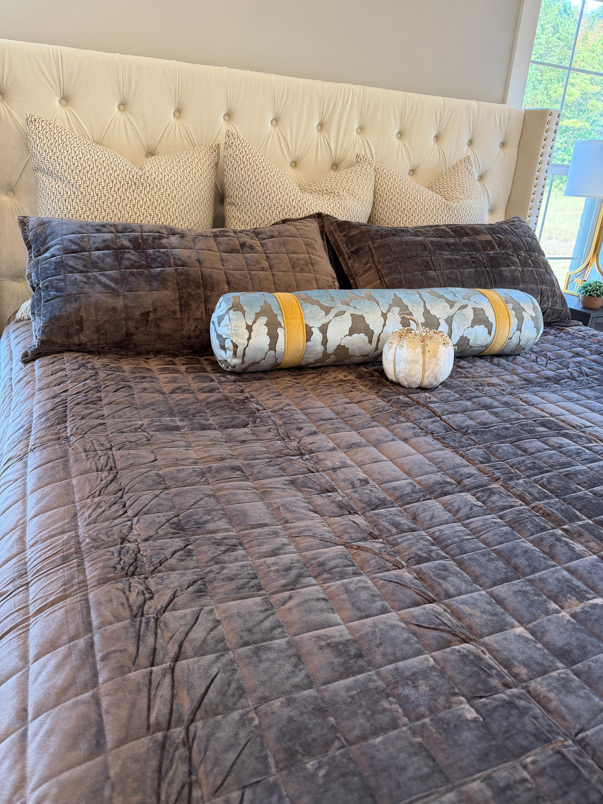 Luxurious Velvet Quilt - RV Fitted or Residential Corners - King and Queen - Washable