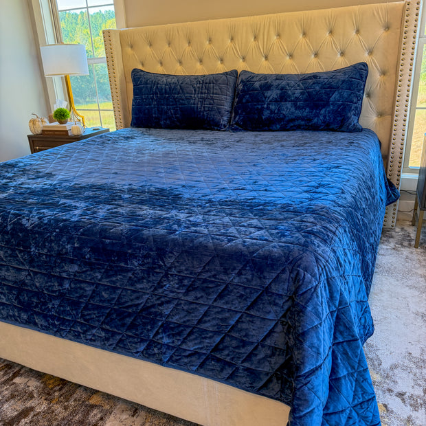 Luxurious Velvet Quilt - RV Fitted or Residential Corners - King and Queen - Washable