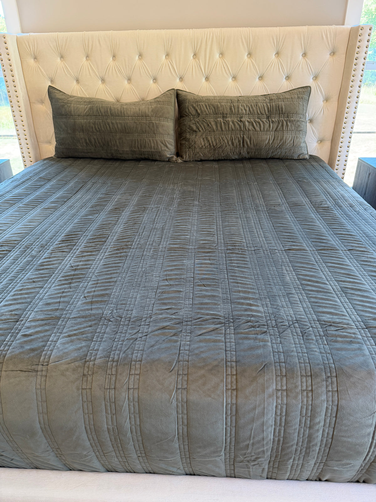 Luxurious Velvet Quilt - RV Fitted or Residential Corners - King and Queen - Washable
