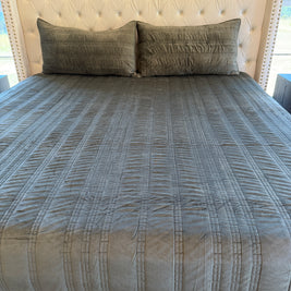 Luxurious Velvet Quilt - RV Fitted or Residential Corners - King and Queen - Washable