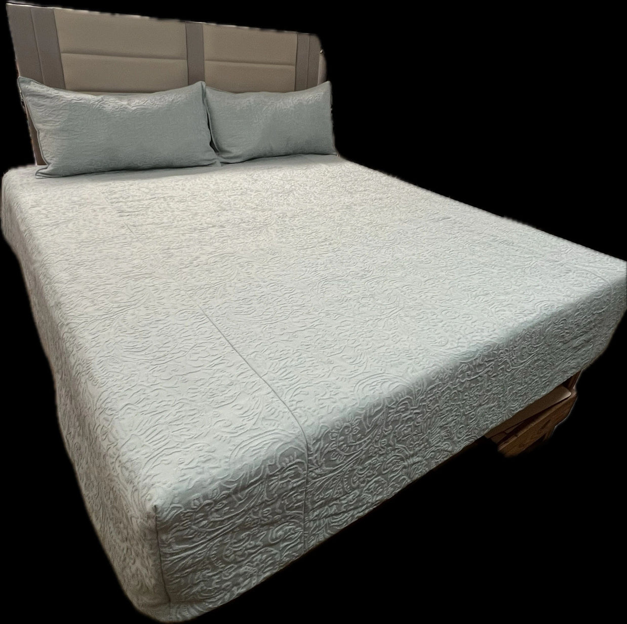 Ocean Springs Bedspread + 2 Pillow Shams